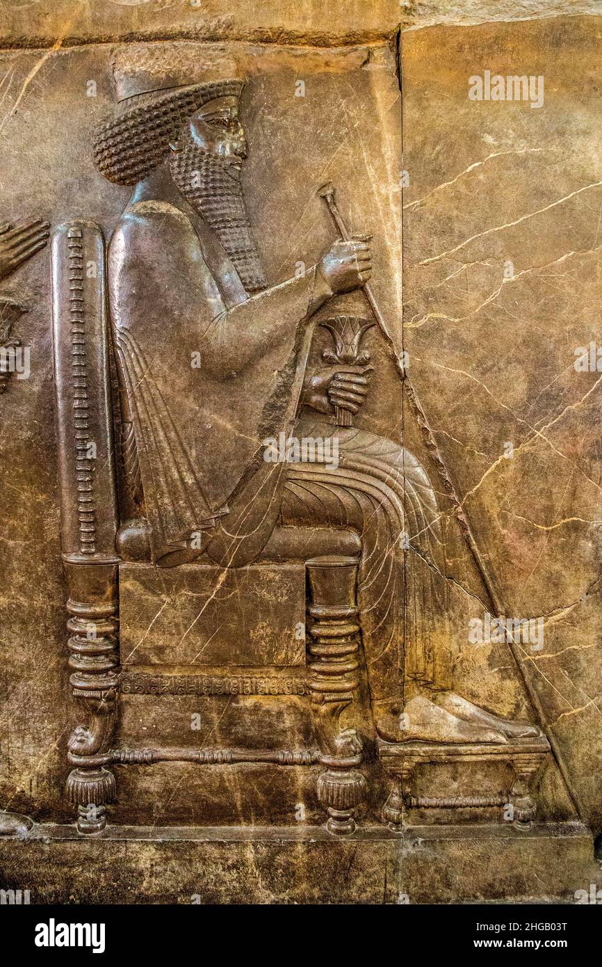 Thronrelief (Schatzkammer-Relief) von Darius I. der Großen Persepolis (Pars), Achämeniden (559-330 v. Chr.), Nationalmuseum, Teheran, Teheran, Iran Stockfoto Thronrelief (Schatzkammer-Relief) von Darius I. der Großen Persepolis (Pars), Achämeniden (559-330 v. Chr.), Nationalmuseum, Teheran, Teheran, Iran Stockfoto