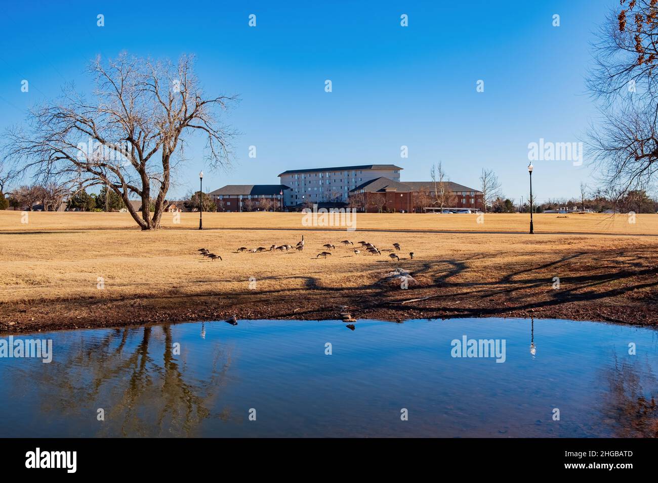 Oklahoma, JAN 16 2022 - Sonnenansicht des Tealridge unabhängiges Leben in Oklahoma Christian University Stockfoto