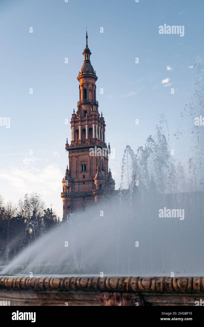 Plaza de España in Sevilla nach dem Wasser des zentralen Brunnens Stockfoto