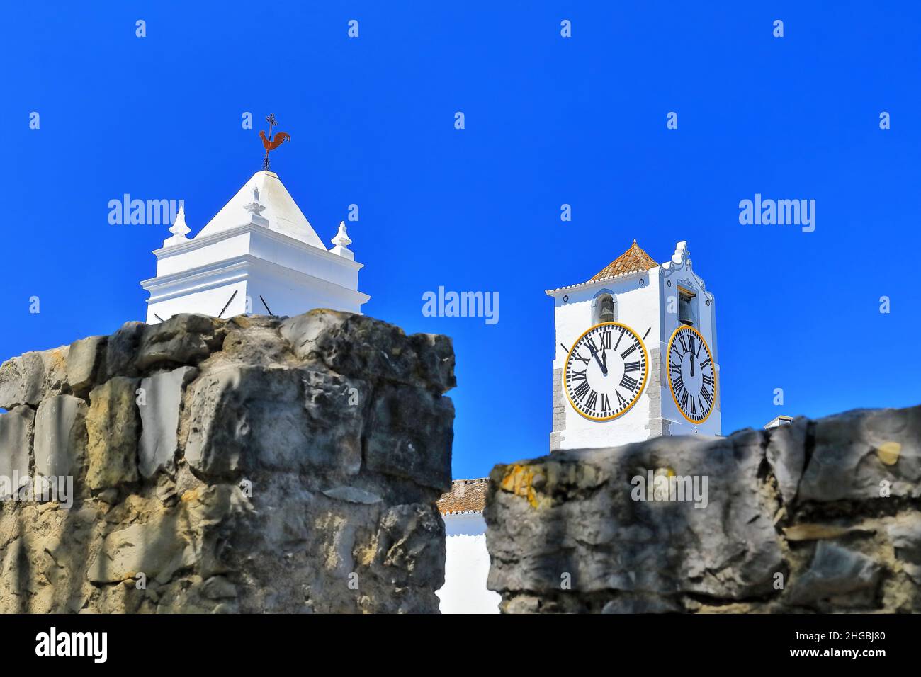 Glocke und Uhrentürme-St.Maria vom Schloss Hauptkirche. Tavira-Portugal-076 Stockfoto