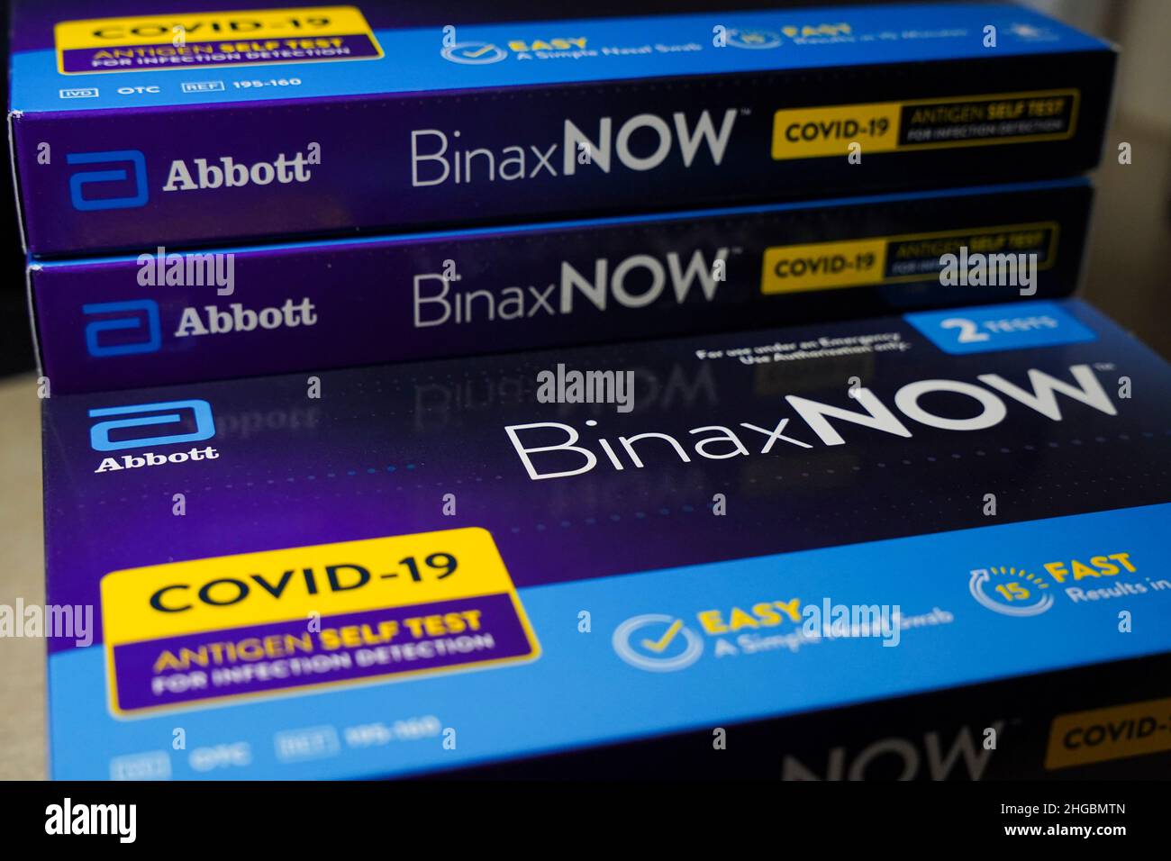 Januar 19 2022: BinaxNOW COVID-19 Antigenselbsttestkits von Abbott Laboratories. Stockfoto