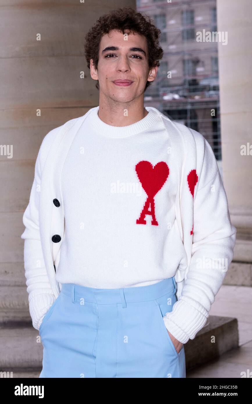 Paris, Frankreich. 19th Januar 2022. Schauspieler Miguel Herran bei AMI Herbst/Winter 2022-23 Runway während der Paris Fashion Week Menswear Januar 2022 - Paris, Frankreich 19/01/2022 Credit: dpa/Alamy Live News Stockfoto