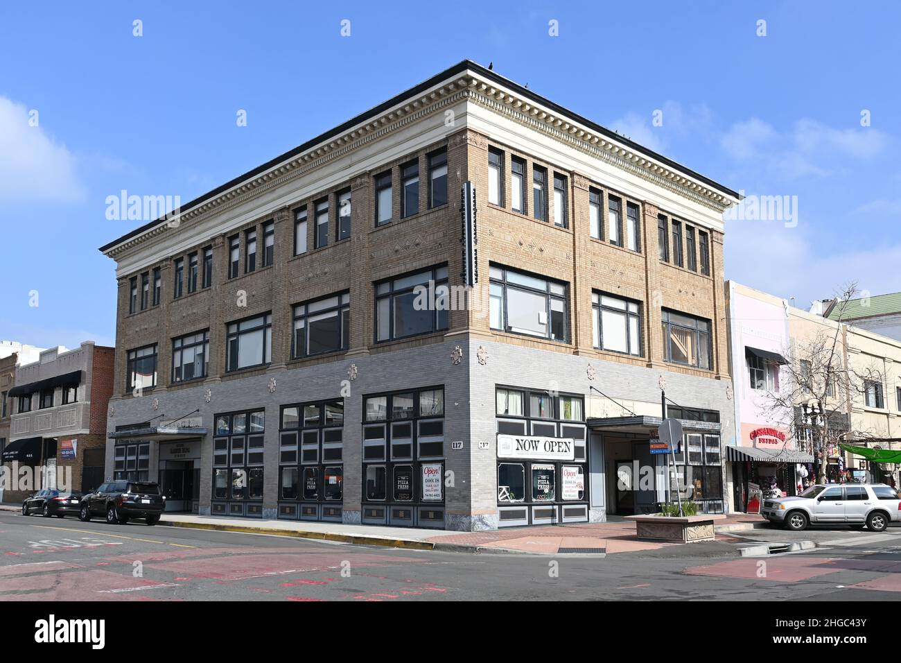 SANTA ANA, KALIFORNIEN - 19. JAN 2022: Das Rankin Building, das früher ein Kaufhaus war, ist im National Register of Historic Places gelistet. Stockfoto