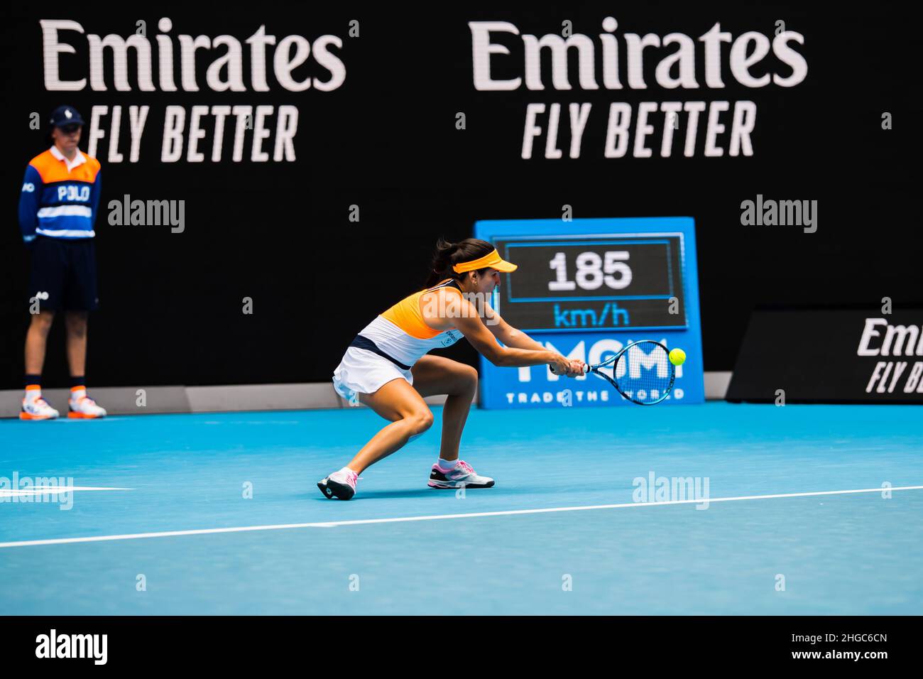 Camila Osorio aus Kolumbien in Aktion während des Australian Open 2022 Round 1-Spiels des Grand Slams gegen die Japanerin Naomi Osaka in der Rod Laver Arena im Melbourne Olympic Park. Endnote; Naomi Osaka 6:3 Camila Osorio. Stockfoto