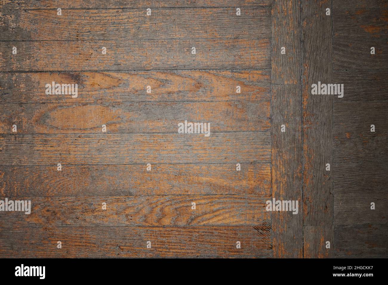 Makro-Nahaufnahme mit braunem kratzfestem Holzhintergrund Stockfoto