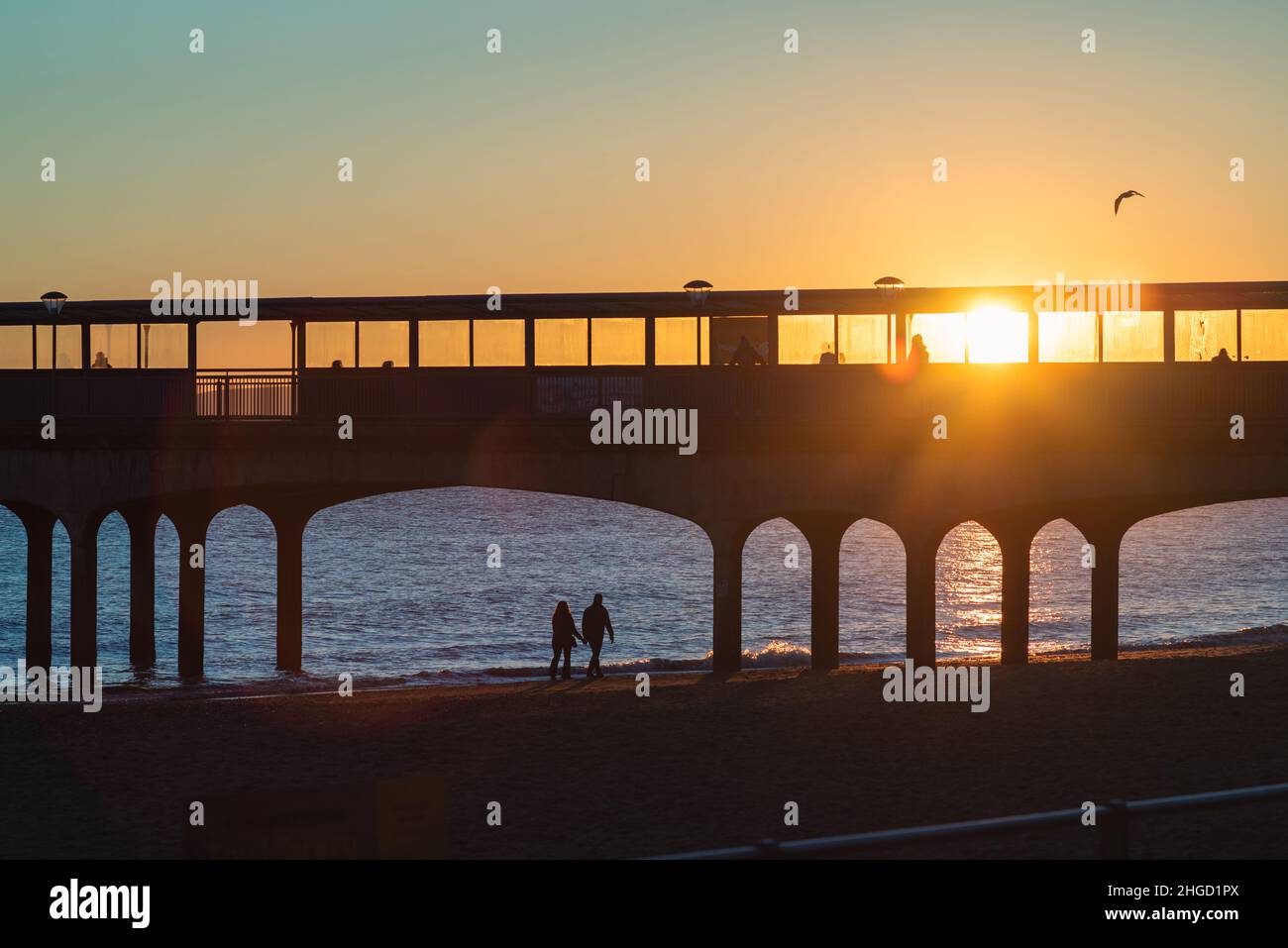 Boscombe Pier bei Sonnenuntergang, Winter 2022, Bournemouth, Dorset, England, VEREINIGTES KÖNIGREICH Stockfoto