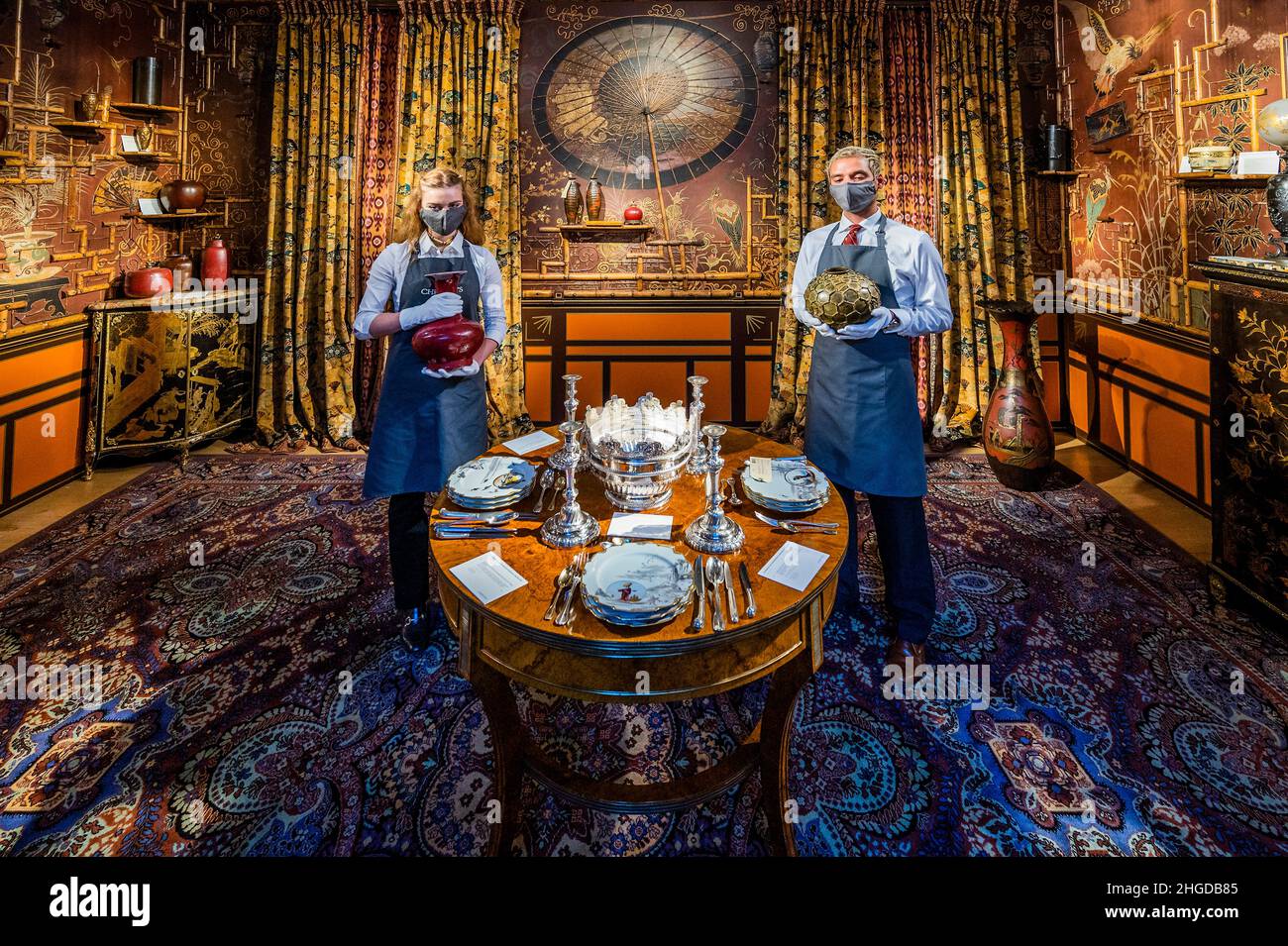 London, Großbritannien. 20th Januar 2022. The Japanese Dining Room - Eine Vorschau auf den Verkauf von Au Bord Du Lac: An Interior von François-Joseph Graf in Christie's, London. Kredit: Guy Bell/Alamy Live Nachrichten Stockfoto