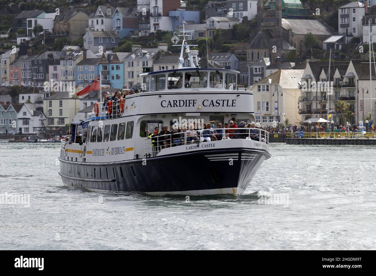 Cardiff Castle River Boot mit Touristen auf dem River Dart in Dartmouth, Devon. Stockfoto