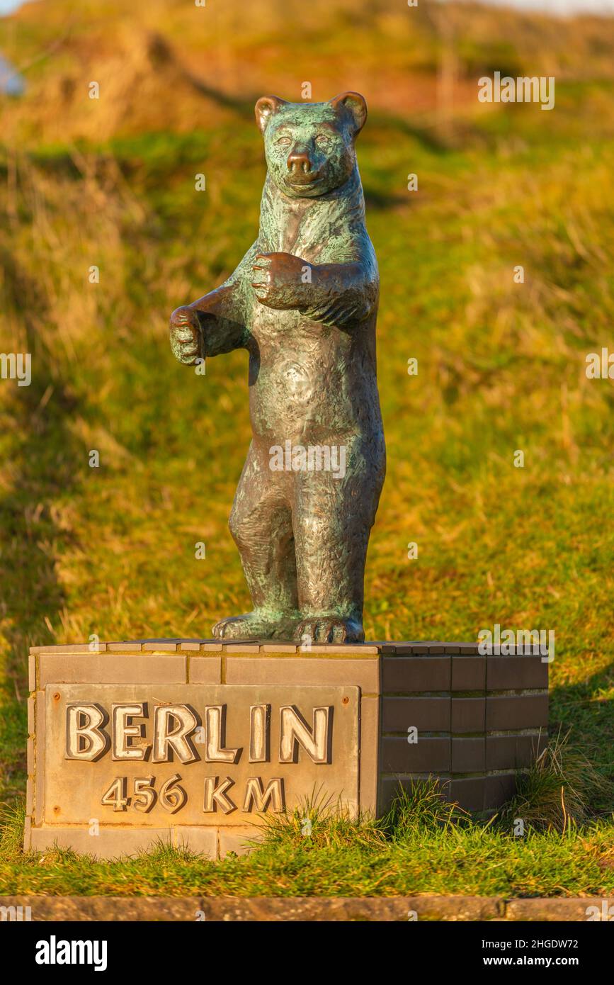 Denkmal Berliner Bär erinnert an das einst geteilte Deutschland, Insel Helgoland, Kreis Pinneberg, Schleswig-Holstein, Norddeutschland, Europa Stockfoto
