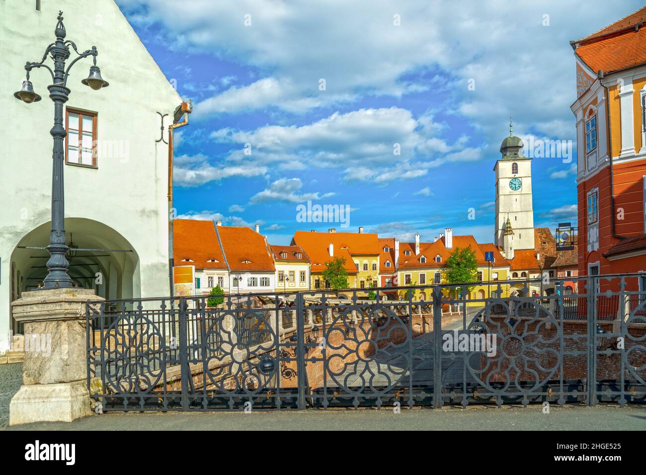 Sibiu, Siebenbürgen, Rumänien, die Lügenbrücke und Blick auf den Ratsturm Stockfoto