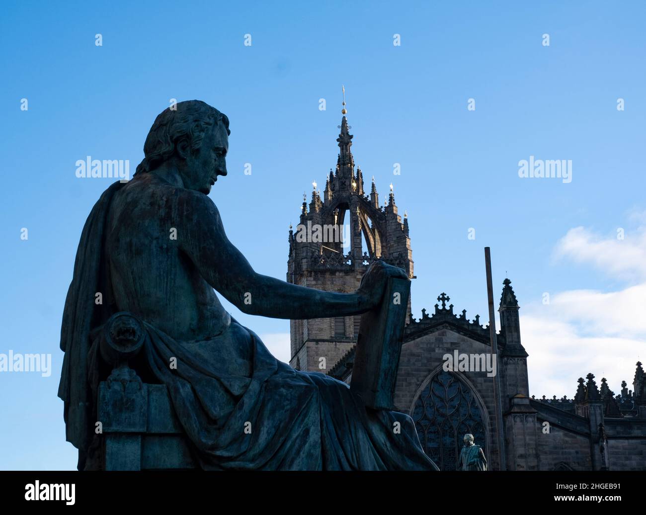 David Hume Statue befindet sich auf der Royal Mile, Edinburgh. Hume war ein schottischer Philosoph der Aufklärung, Historiker, Ökonom, Bibliothekar und Essayist. Stockfoto