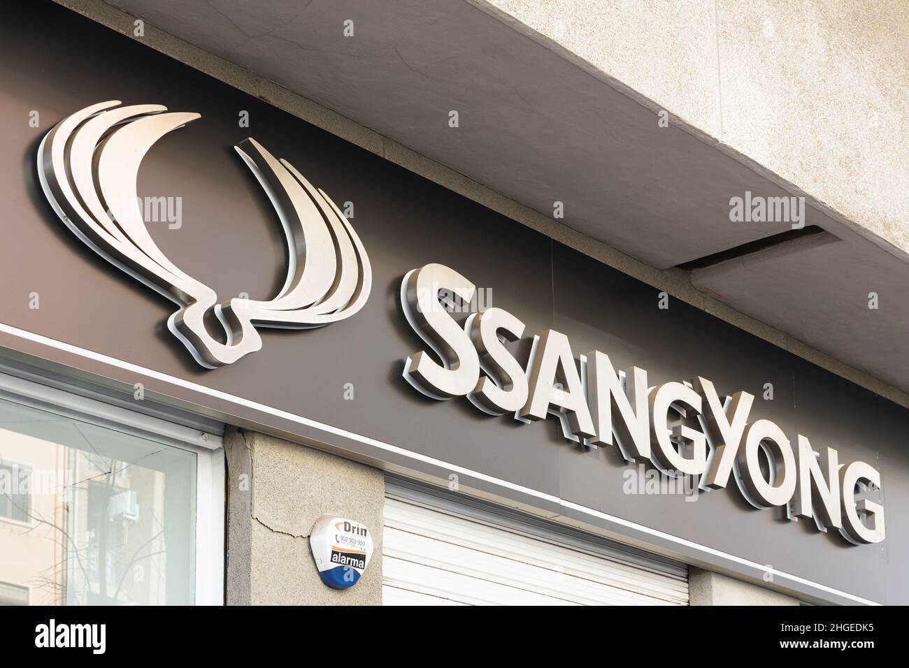 VALENCIA, SPANIEN - 13. JANUAR 2022: Ssangyong ist ein Automobilhersteller mit Sitz in Südkorea Stockfoto