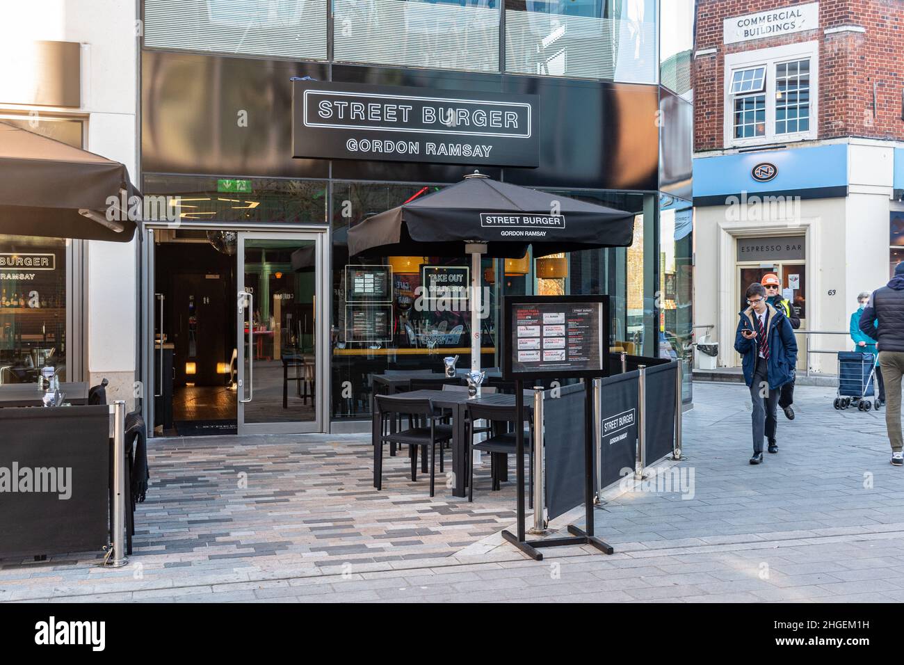 Gordon Ramsey Academy Street Burger Restaurant im Stadtzentrum von Woking, Surrey, England, Großbritannien Stockfoto