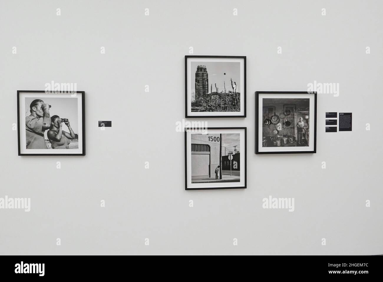 America in Crisis bringt 40 führende amerikanische Fotografen und über 120 Arbeiten zusammen, die den sozialen Wandel in den USA von den 1960s bis heute untersuchen. Organisiert von der Saatchi Gallery, wird die Ausstellung von Sophie Wright, Gregory Harris vom High Museum of Art in Atlanta und DER IN LA ansässigen Fotografin und Wissenschaftlerin Tara Pixley kuratiert. Stockfoto