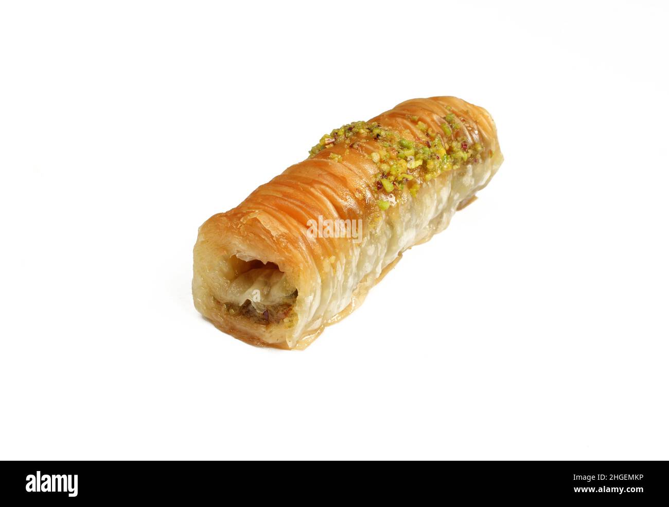 Gerollte Baklava mit Pistazien isoliert auf weißem Hintergrund. Türkische Delikatesse Stockfoto