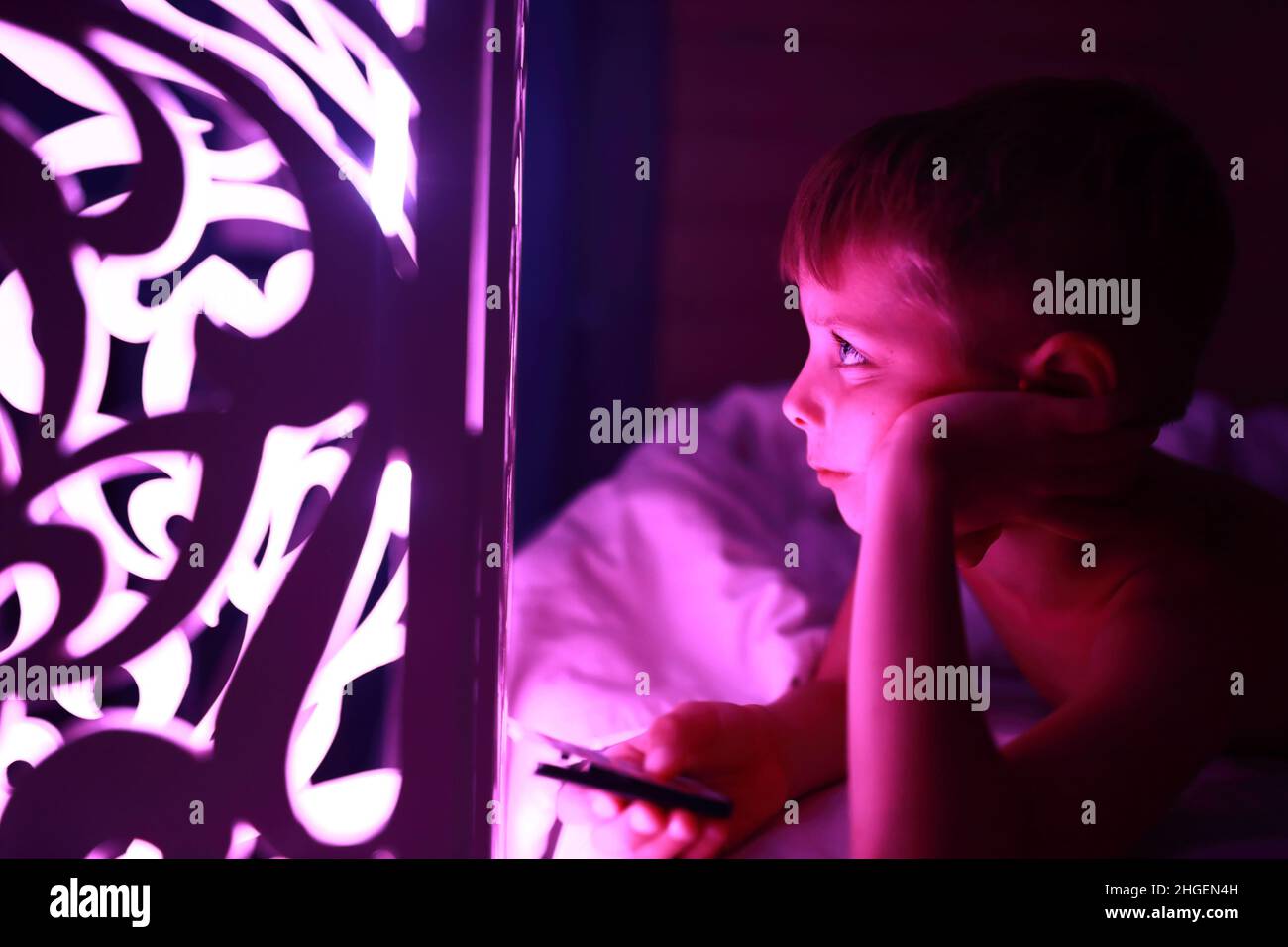 Kind Schalter Lampe Stockfotos und -bilder Kaufen - Alamy