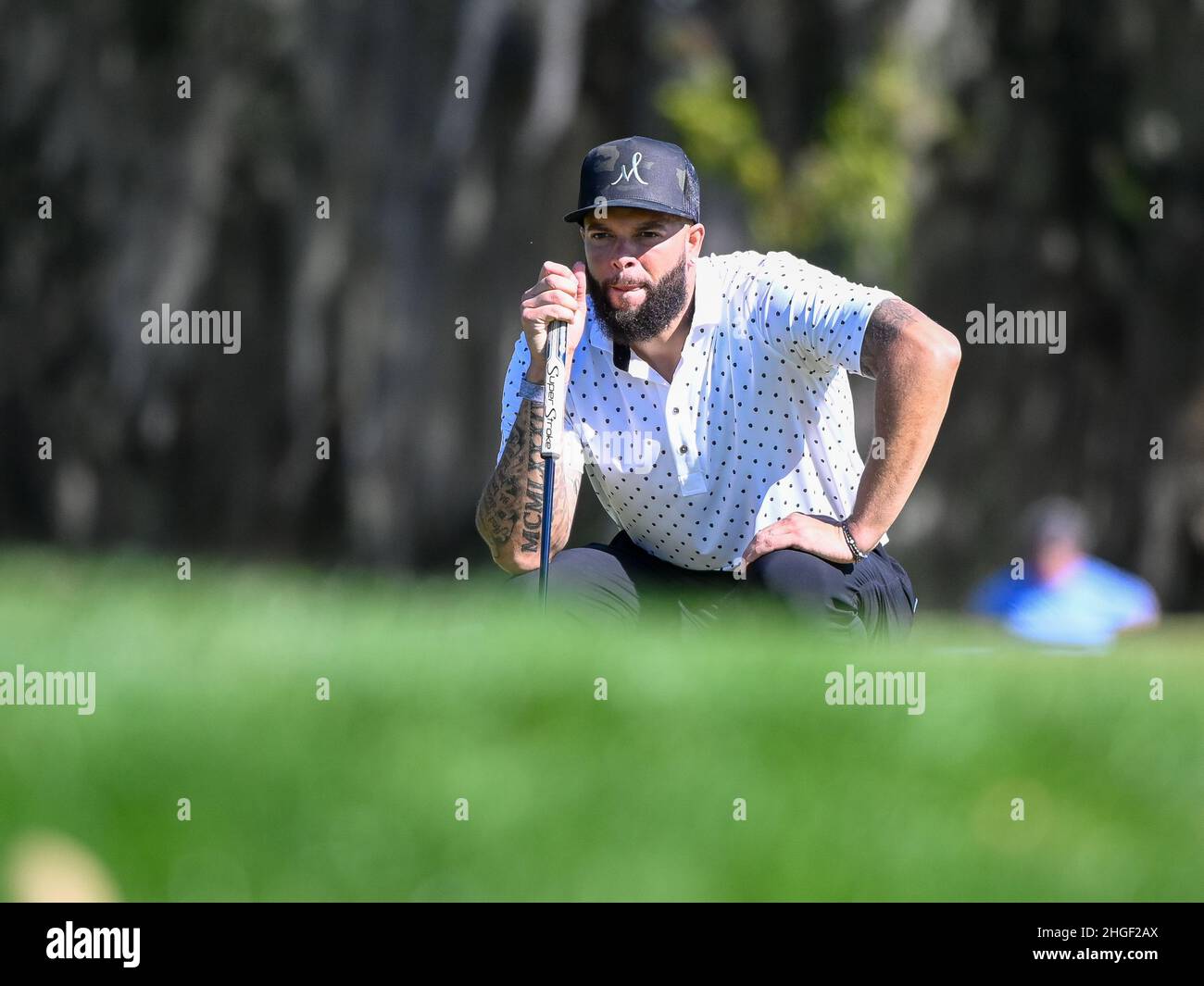 Orlando, FL, USA. 20th Januar 2022. Deron Williams NBA All-Star legt einen Putt auf dem Grün 8th während der 1st Runde des Hilton Grand Vacations Tournament of Champions im Lake Nona Golf & Country Club in Orlando, Florida, an. Romeo T Guzman/CSM/Alamy Live News Stockfoto