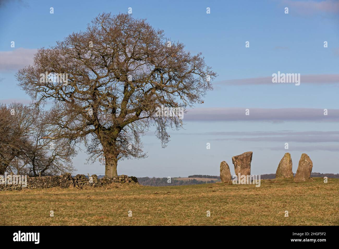 Neun Damen schließen Steinkreis, Robin Hood's Stride, Derbyshire Peak District UK Stockfoto