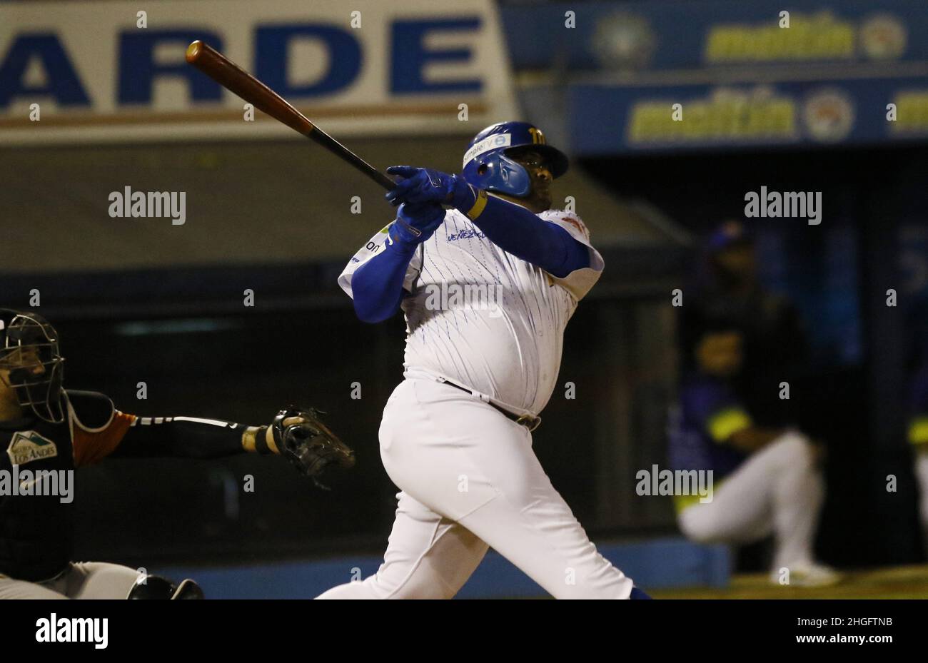 Valencia, Carabobo, Venezuela. 20th Januar 2022. 20. Januar 2022. Pablo Sandoval, Hauptleaguer, traf im Baseballspiel zwischen Caribes de AnzoÃtegui und Navegantes del Magallanes 3rd im Finale der venezolanischen Profi-Baseballliga den Heimlauf. Im Stadion Jose Bernardo Perez in der Stadt Valencia, Bundesstaat Carabobo. Foto: Juan Carlos Hernandez (Bild: © Juan Carlos Hernandez/ZUMA Press Wire) Stockfoto