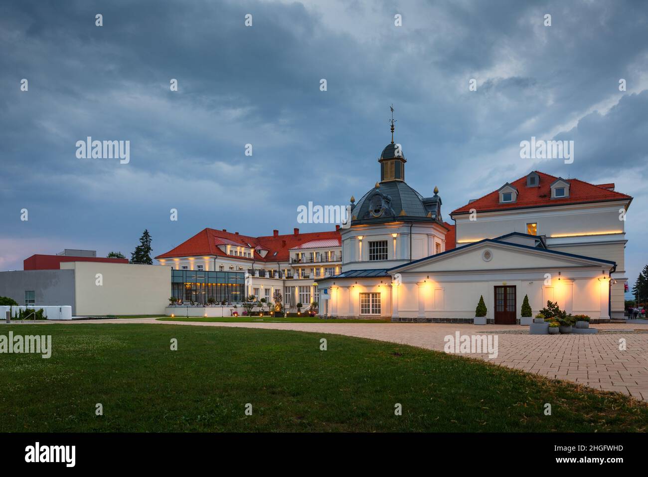 Historische Kurgebäude in Turcianske Teplice, Slowakei. Stockfoto