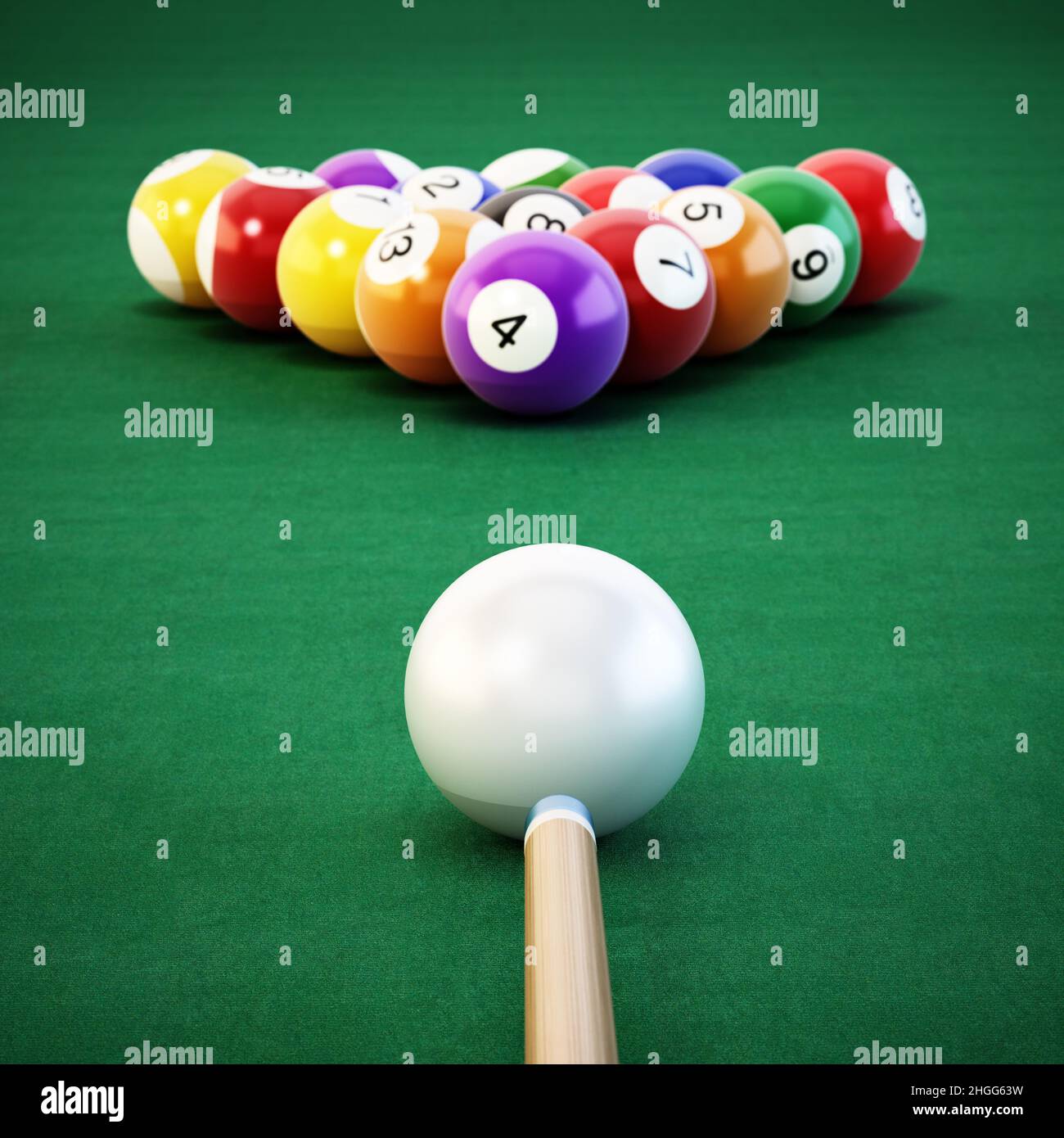 Pool- oder Billardkugeln und Queue auf grünem Tischtuch. 3D Abbildung. Stockfoto