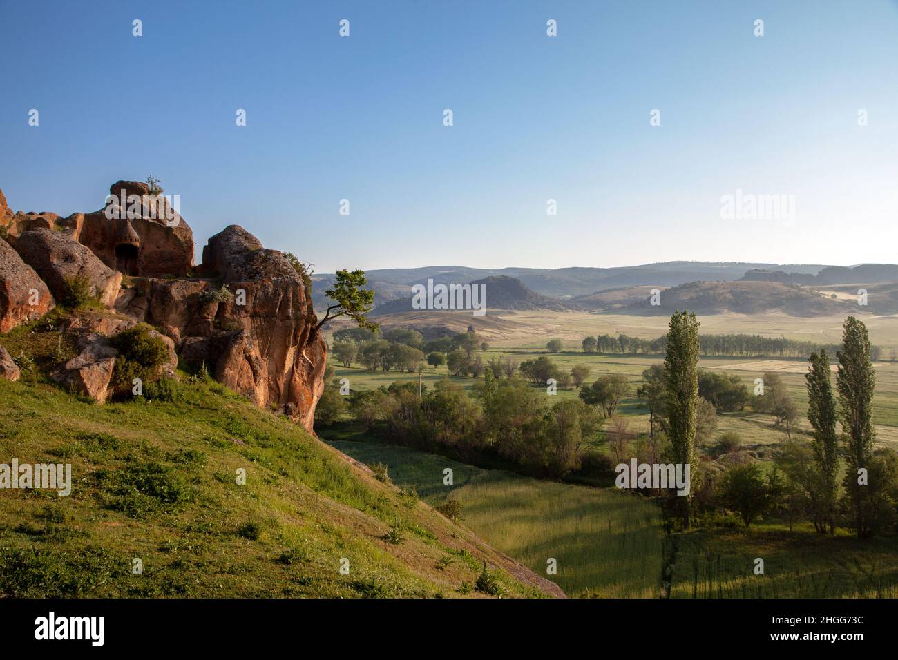 Blick auf die Felsformationen und uralten Felsgräber des Phrygischen Tals, Provinz Eskisehir Stockfoto