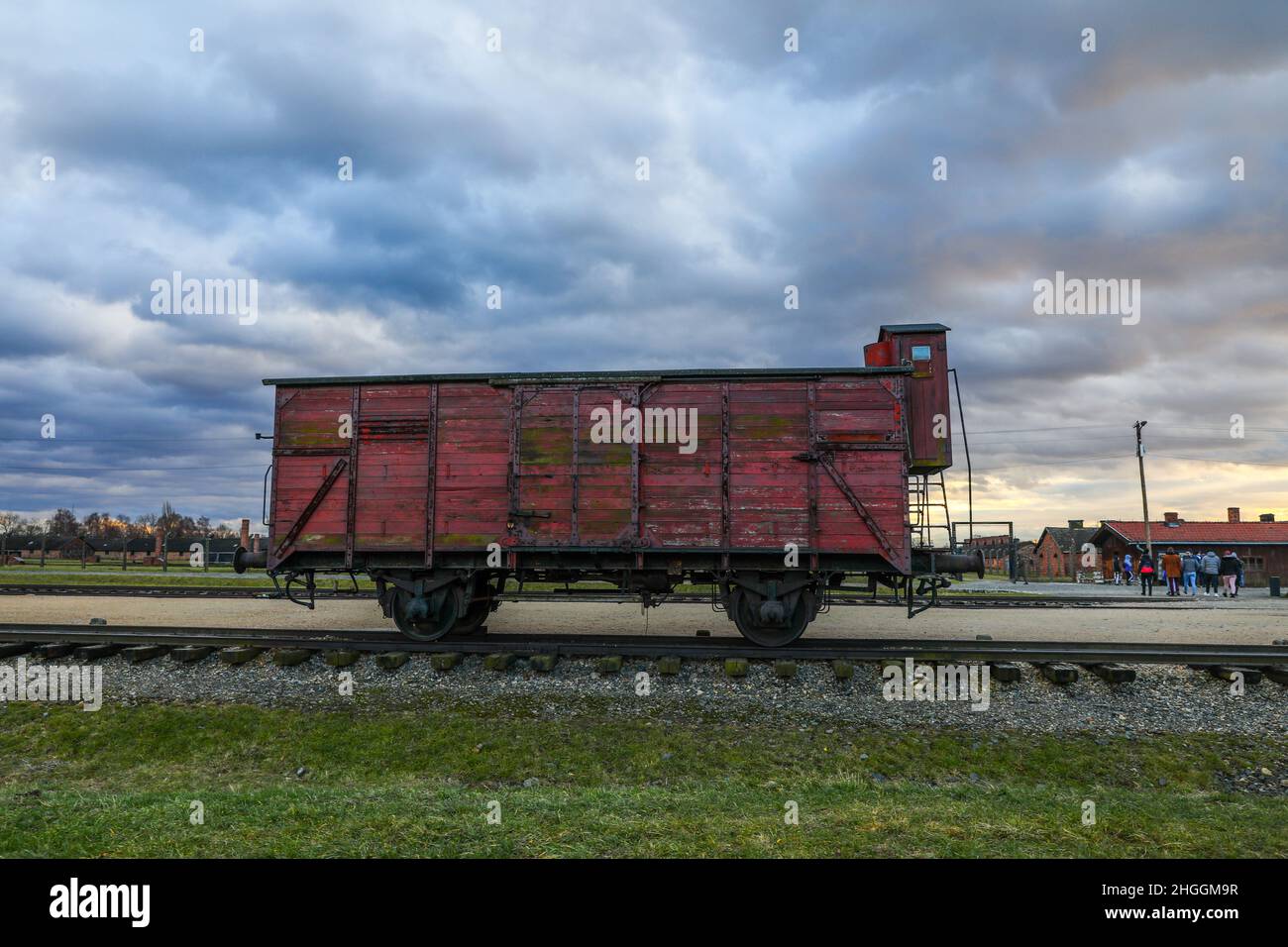 Ein Original-Eisenbahnwaggon, der am 3. Januar 2022 für Deportationen im ehemaligen KZ-Vernichtungslager Auschwitz II-Birkenau in Oswiecim, Polen, verwendet wurde Stockfoto