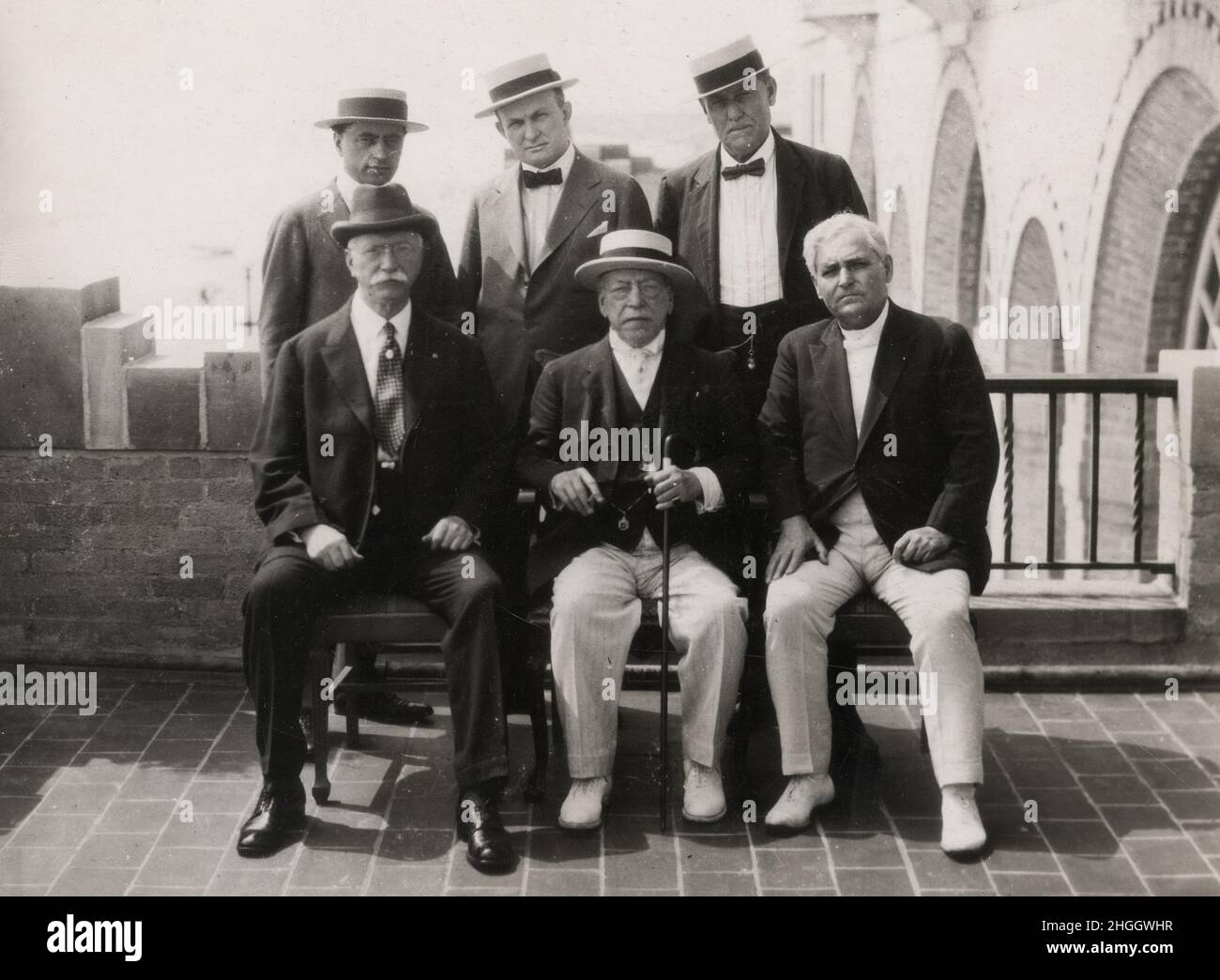 Vintage-Druck aus dem frühen 20th. Jahrhundert: US-Gewerkschaftsführer Samuel Gompers, (Mitte vorne) 1922, Atlantic City. Stockfoto