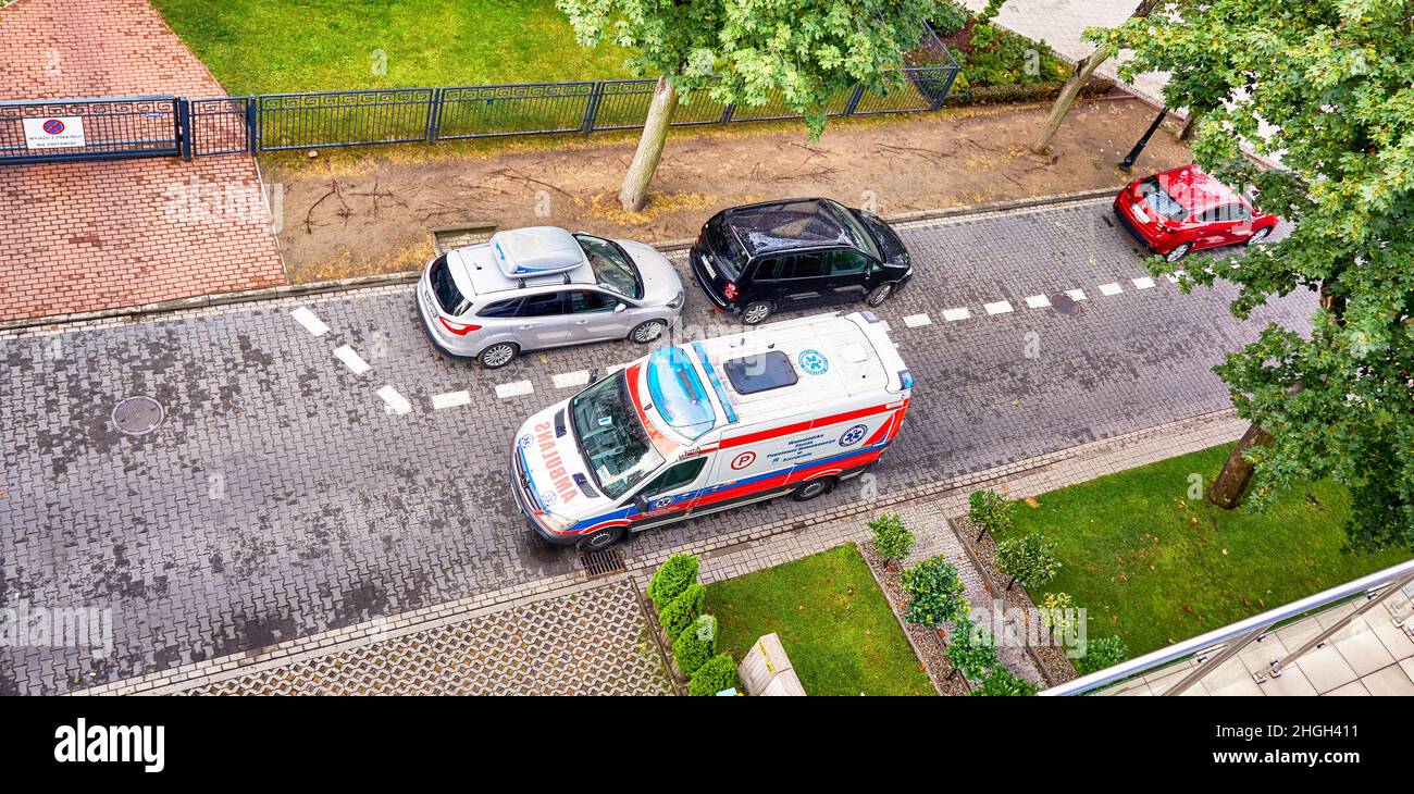 Polnischer Krankenwagen im Ferienort Swinoujscie an der Ostsee. Stockfoto