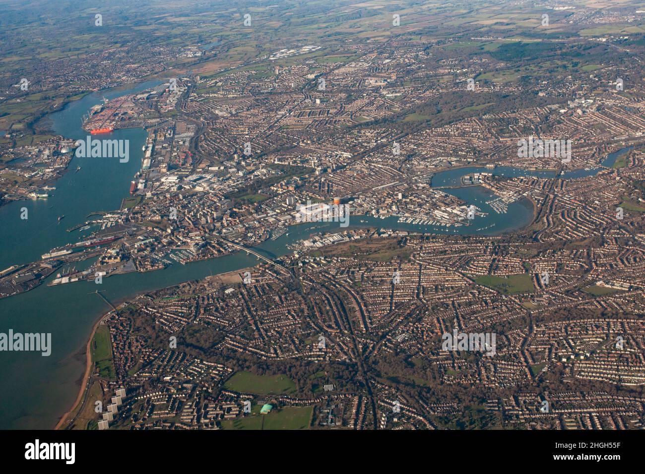 Eine Luftaufnahme von Southampton aus dem Jahr 2008 zeigt das Stadtzentrum und die umliegenden Gebiete woolston, Northam, die Westküste, die Docks, einschließlich des Flusses Itchen und der mündung des solent. Stockfoto