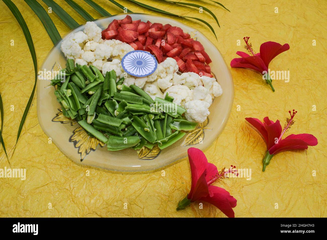 Republic Tag von Indien Essen. Unabhängigkeitstag der indischen Küche. Rohgemüse Konzept Thema Darstellung der indischen Flagge tricolor tiranga jhanda Stockfoto