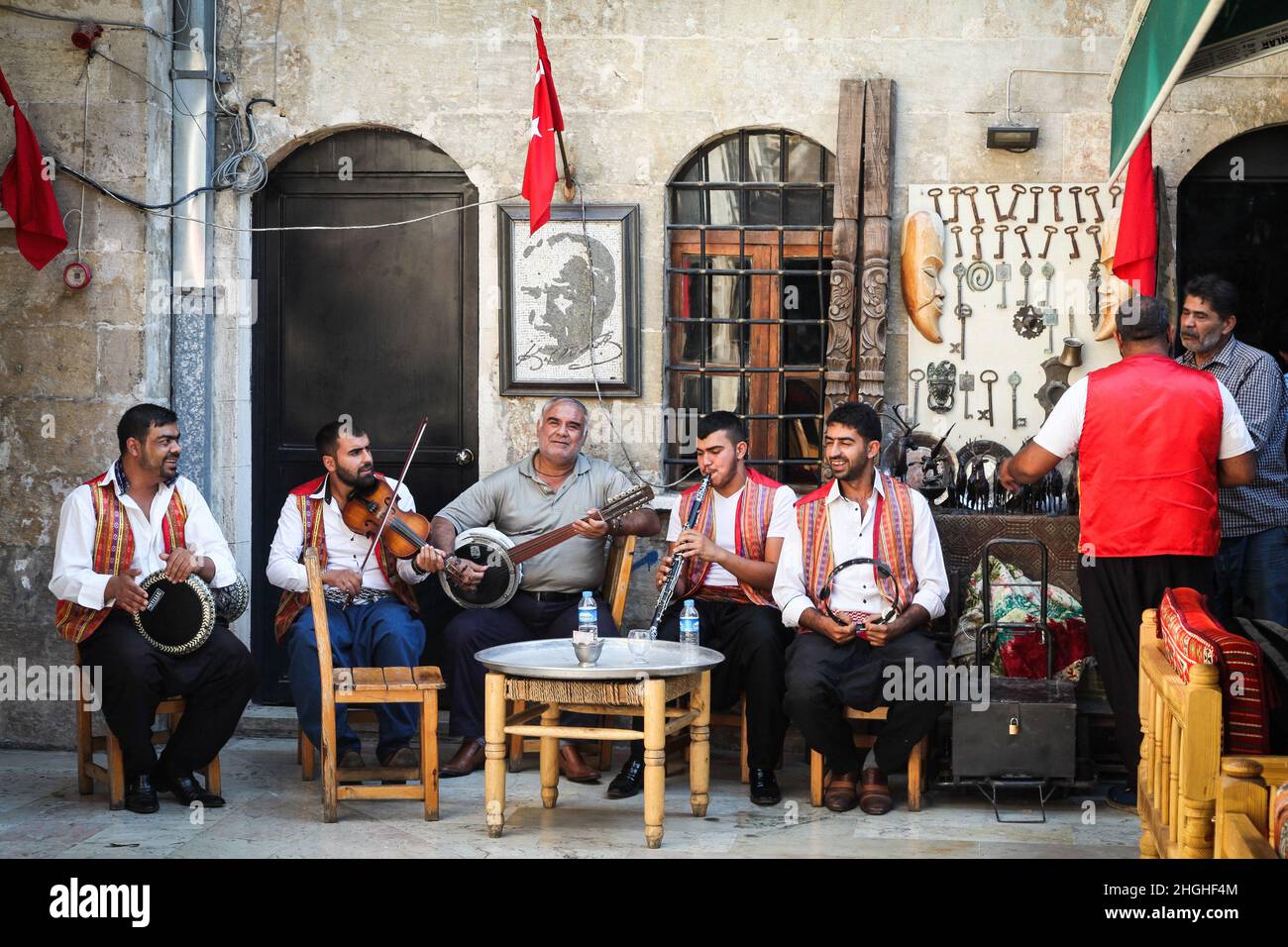 Sehitkamil, Gaziantep, Türkei - August 31 2017: Zigeunermusiker spielen traditionelle Musik Stockfoto