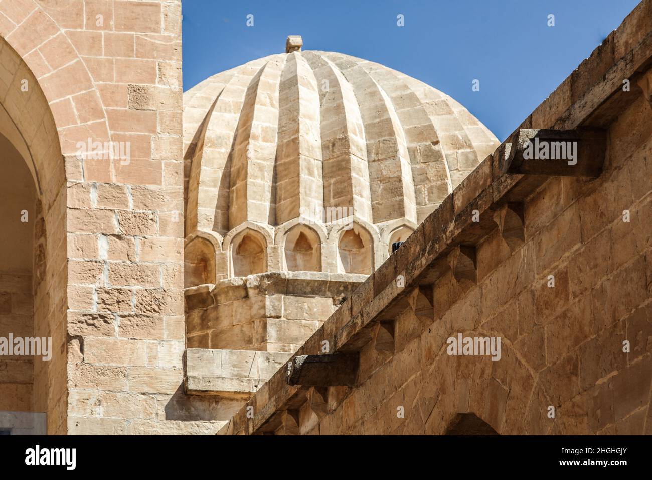 Artuklu, Mardin, Türkei - September 02 2017: Historisches Kasimiye Madrasa, Mardin, Südost-Türkei Stockfoto