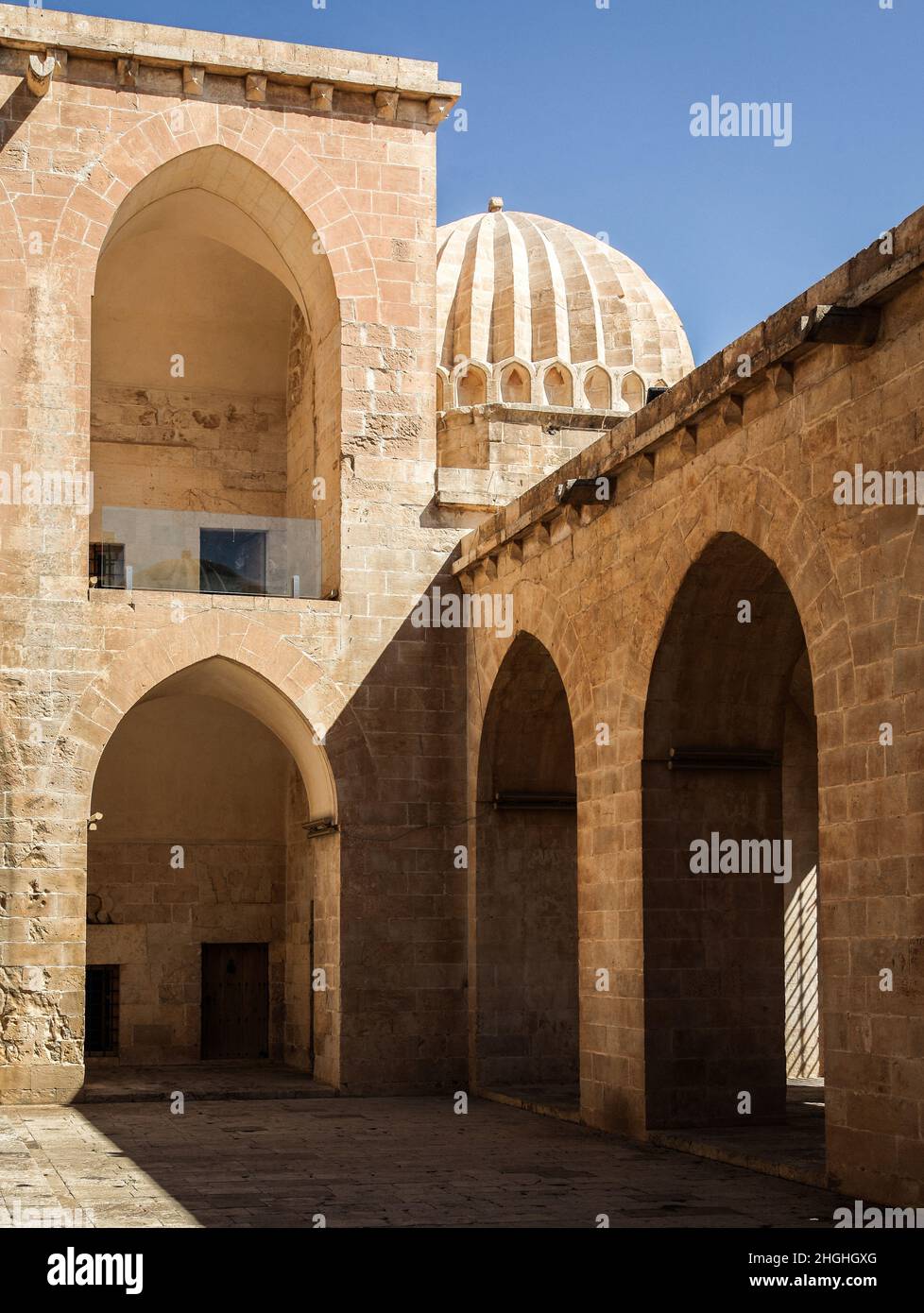 Artuklu, Mardin, Türkei - September 02 2017: Historisches Kasimiye Madrasa, Mardin, Südost-Türkei Stockfoto