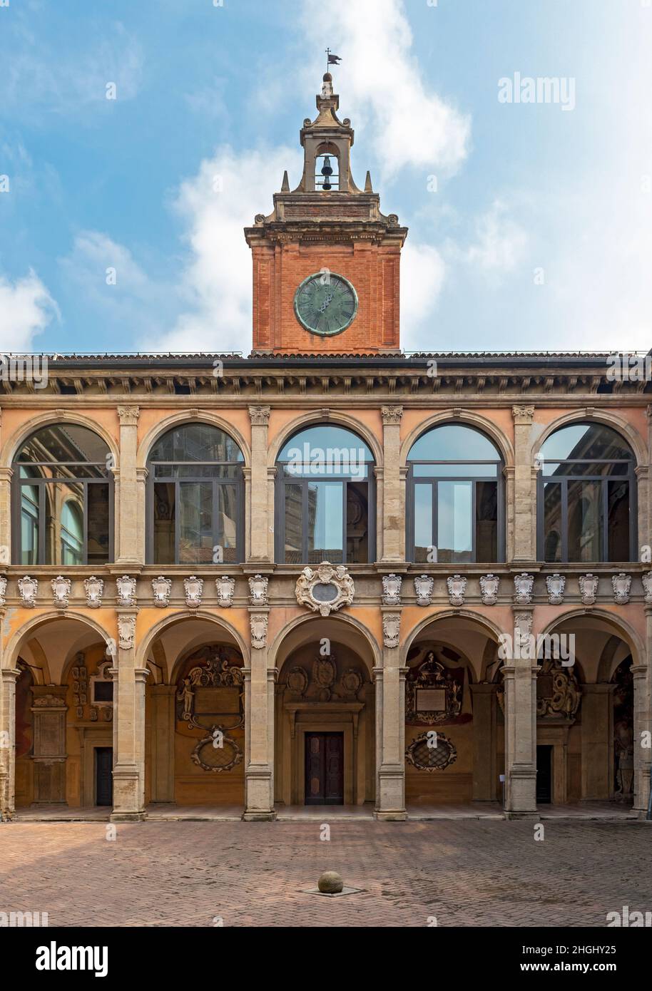 Innenhof des Palastes von Archiginnasio, Universität von Bologna, Italien Stockfoto