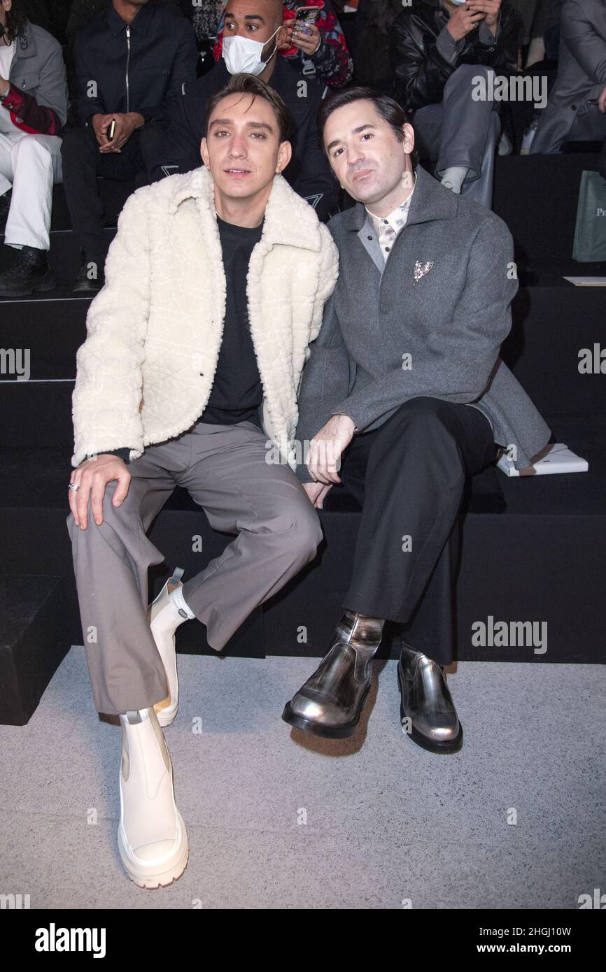 Paris, Frankreich. 21st Januar 2022. Oliver SIM und Nicolas Maury nahmen an der Dior Homme Menswear Herbst/Winter 2022-2023 Show im Rahmen der Paris Fashion Week in Paris, Frankreich, am 21. Januar 2022 Teil. Foto von Aurore Marechal/ABACAPRESS.COM Quelle: Abaca Press/Alamy Live News Stockfoto