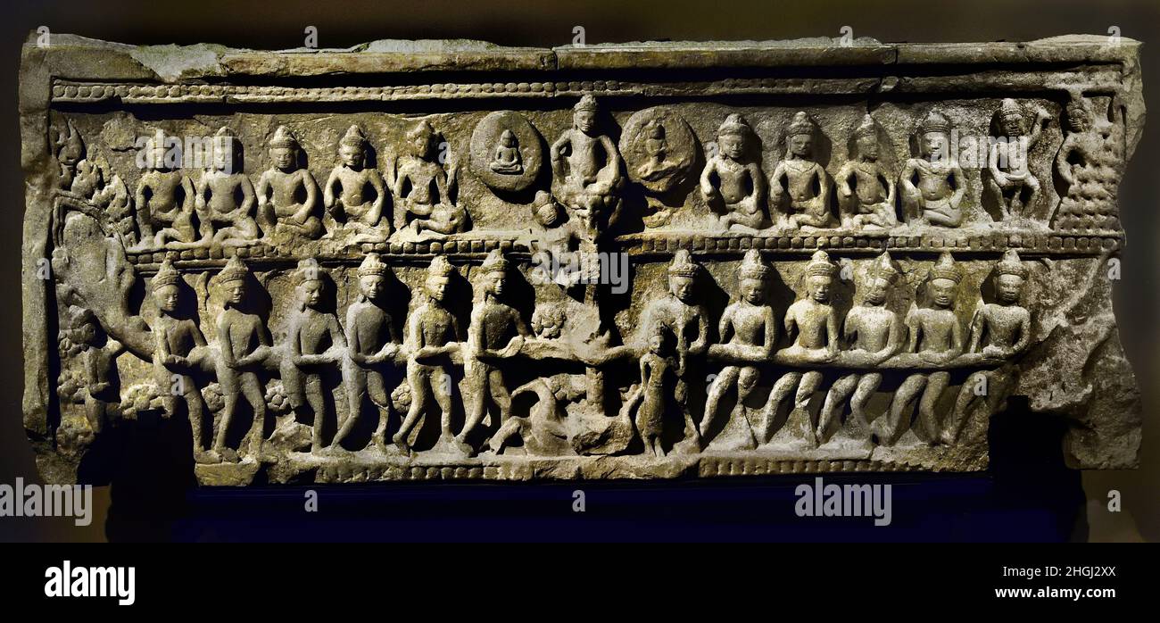 Samudramantha - das Aufwühen des Milchozeans - Kambodscha 12th Jahrhundert A.D - das Churnimg der Milch ist ein hinduistischer Mythos über die Schöpfung des Universums aus einem unbestimmten Zustand, der durch das kambodschanische Wasser symbolisiert wird Stockfoto