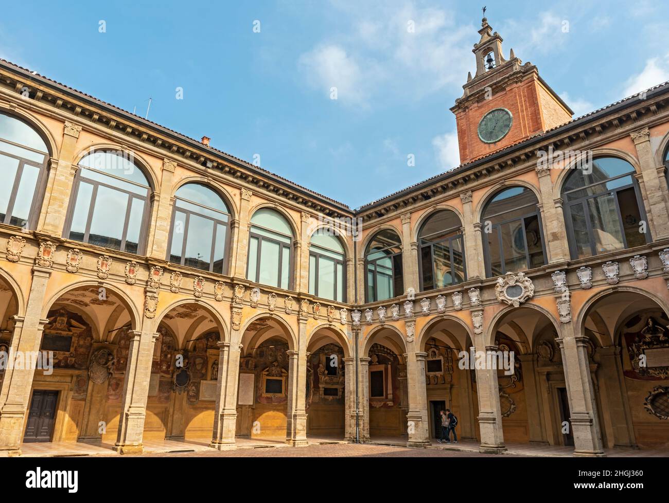 Innenhof des Palastes von Archiginnasio, Universität von Bologna, Italien Stockfoto