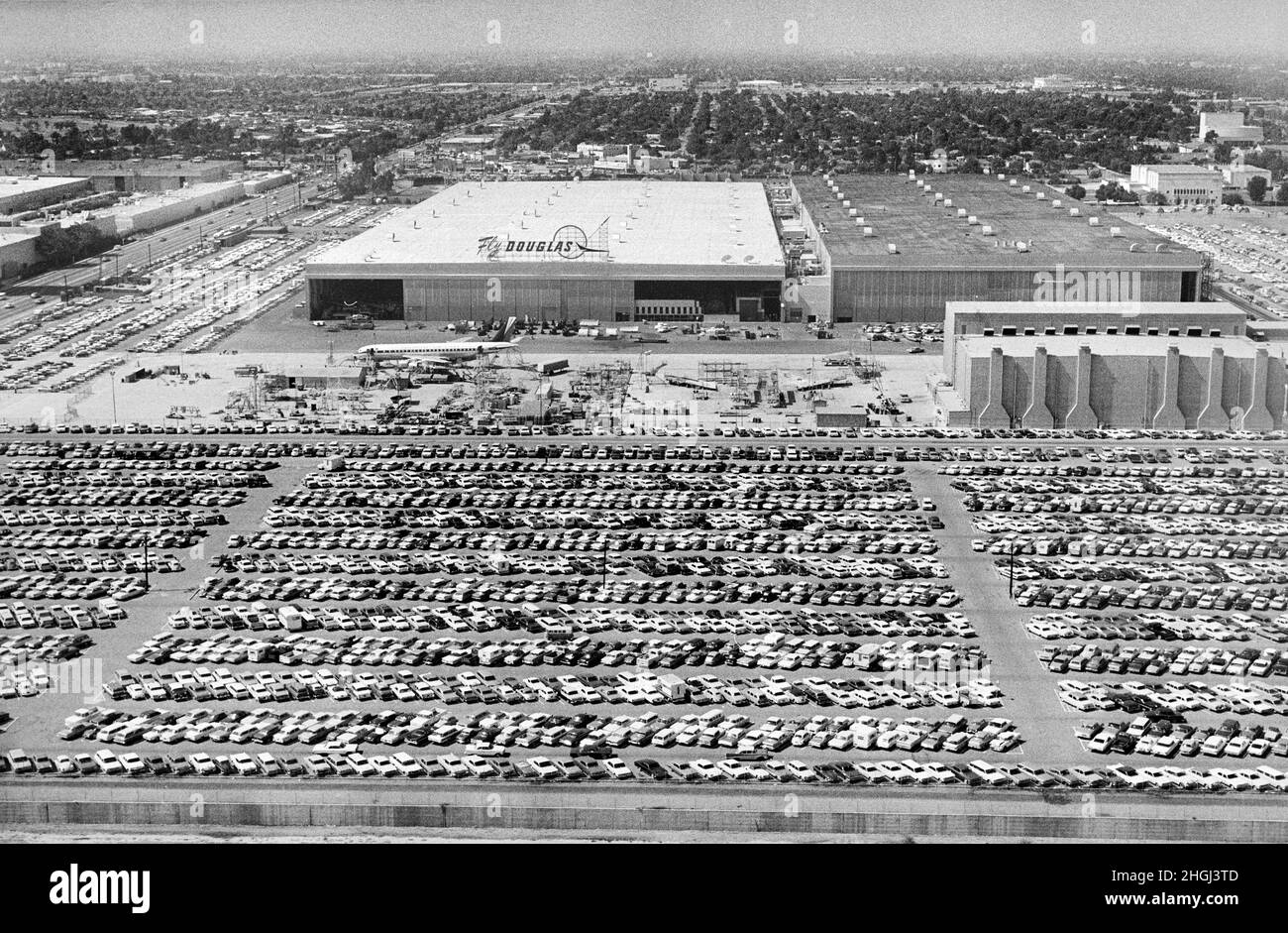 Douglas Aircraft Company, High Angle View, Long Beach, Kalifornien, USA, Thomas J. O'Halloran, U.S. News & World Report Magazine Photograph Collection, July 1965 Stockfoto