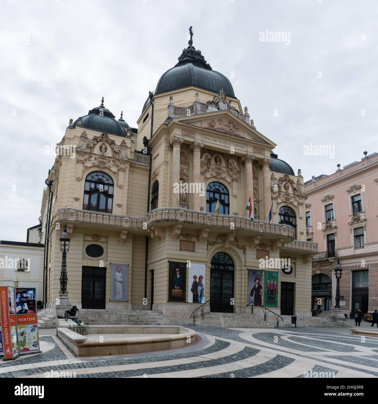 Nationaltheater von Pecs (Nemzeti Színház) in Kiraly Straße in der Stadt Pecs Ungarn Europa Stockfoto