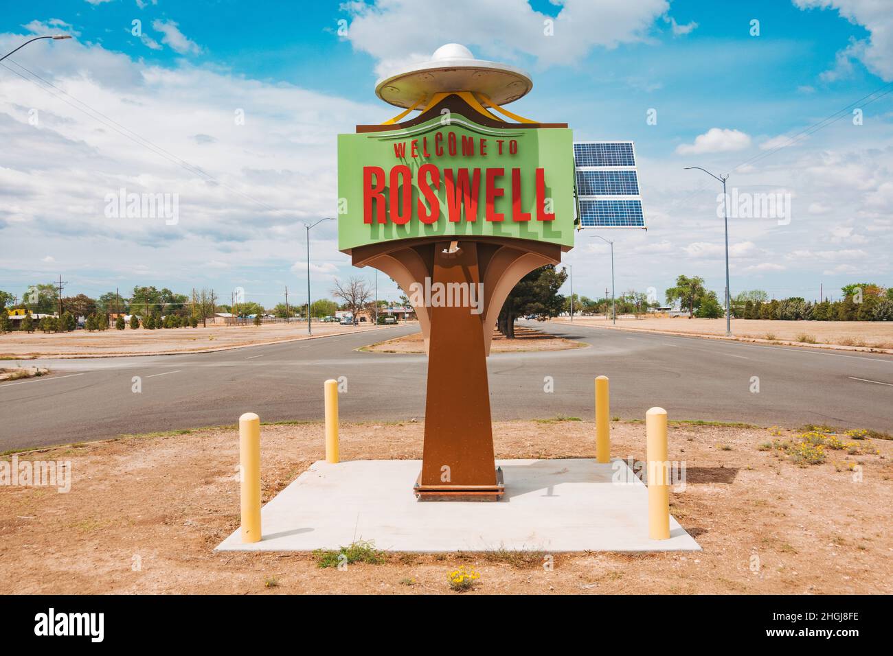 Das 'Welcome to Roswell' UFO-Zeichen, das die Stadtgrenzen von Roswell, New Mexico, USA, markiert Stockfoto
