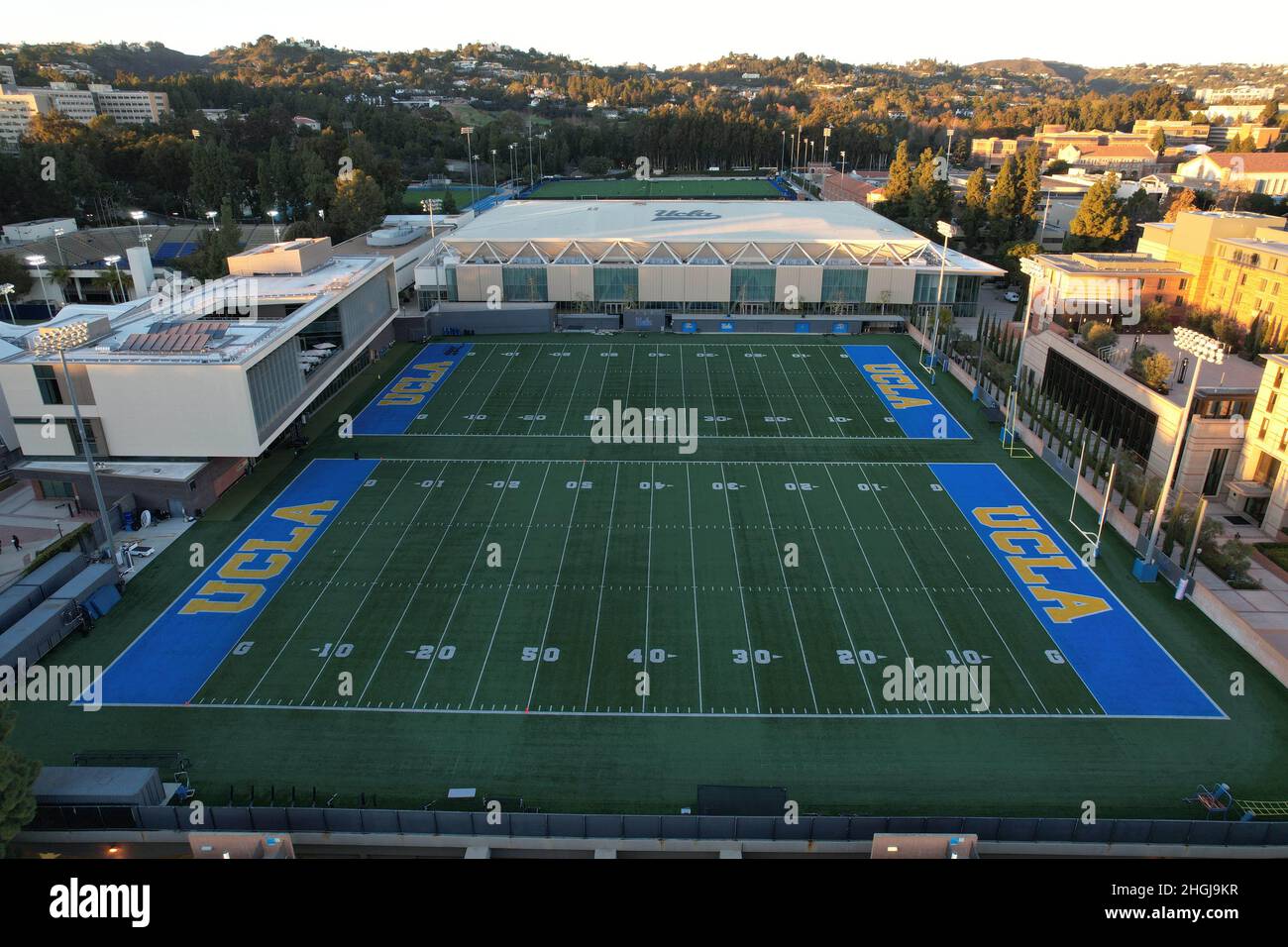 Die Übungsfelder im Wasserman Football Center auf dem Campus der UCLA,Donnerstag, 20. Januar 2022, in Los Angeles. Stockfoto