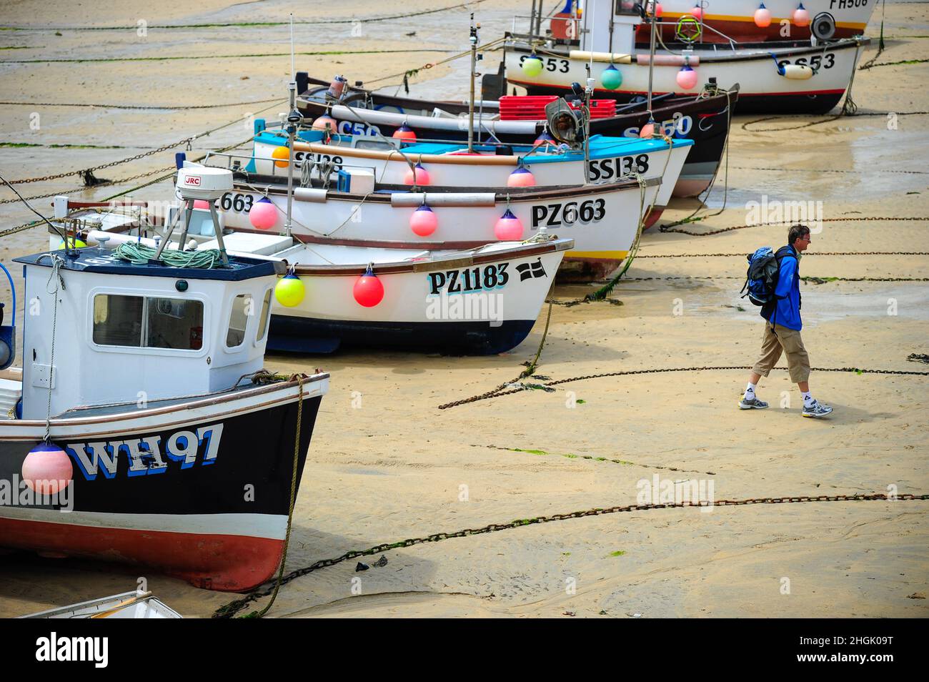 Bild von Jim Wileman Fischerboote im Hafen in St. Ives, in Cornwall, Großbritannien Stockfoto