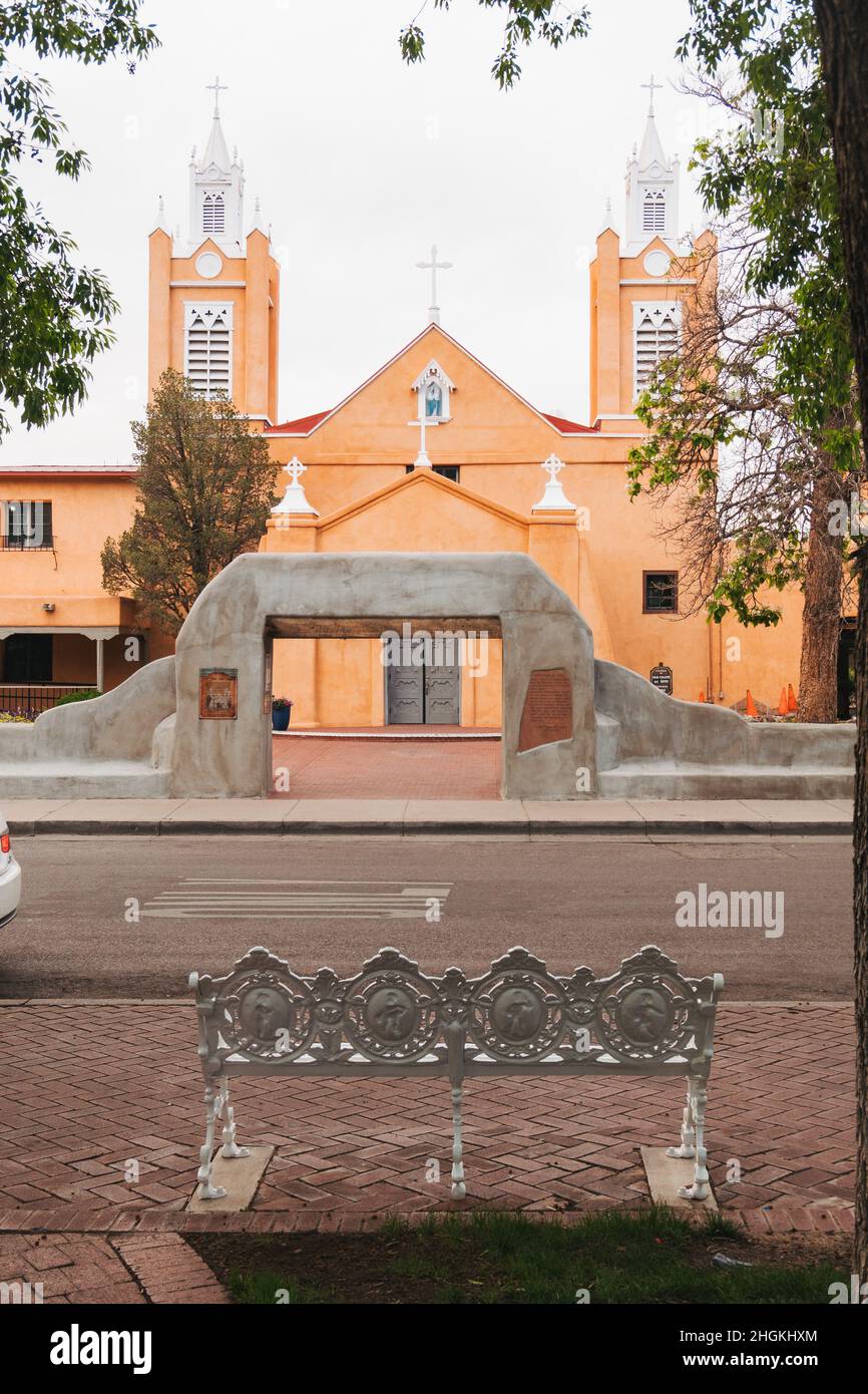 Die im adobe-Stil gehaltene Kirche San-Roppe-de-Neri in der Altstadt von Albuquerque, New Mexico. Eines der ältesten Gebäude der Stadt, das 1793 umgebaut wurde. Stockfoto