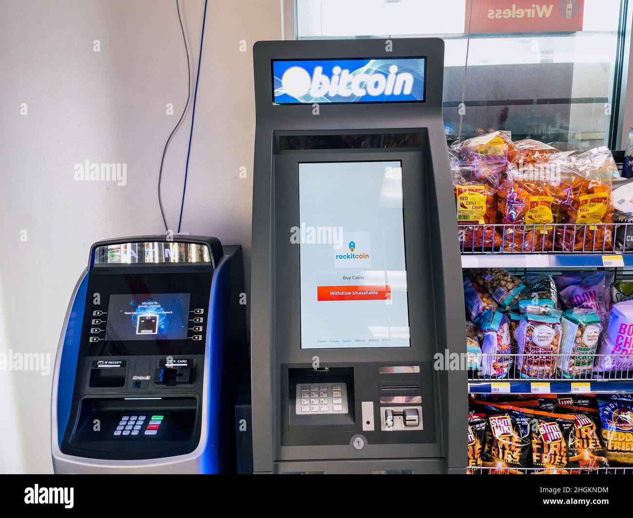 Ein Bitcoin-Geldautomat an einer Tankstelle in New Mexico, USA Stockfoto