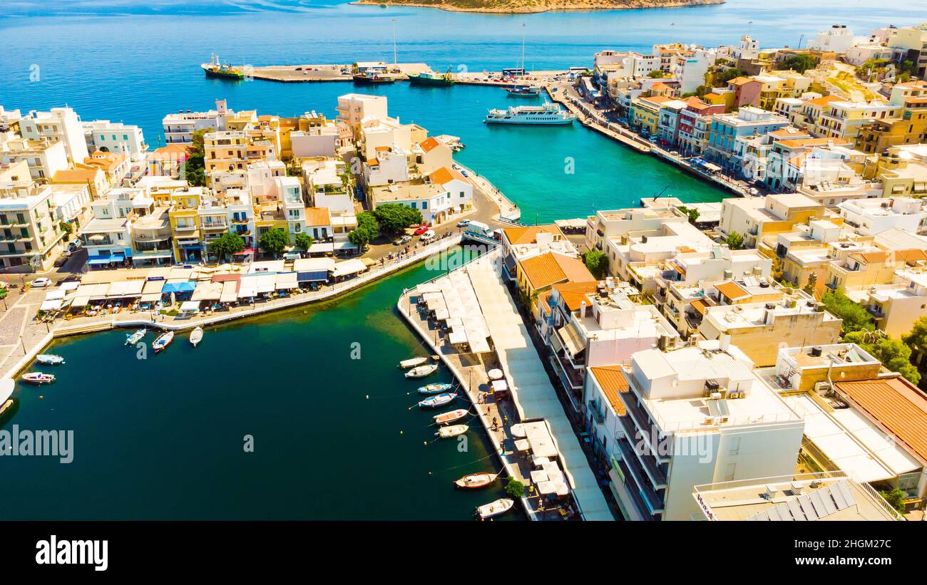 Die Statue Europas sitzt auf einem Stier. Skulptur von Europa, Mutter von König Minos, auf einem Stier in Agios Nikolaos, Kreta, Griechenland. Stockfoto
