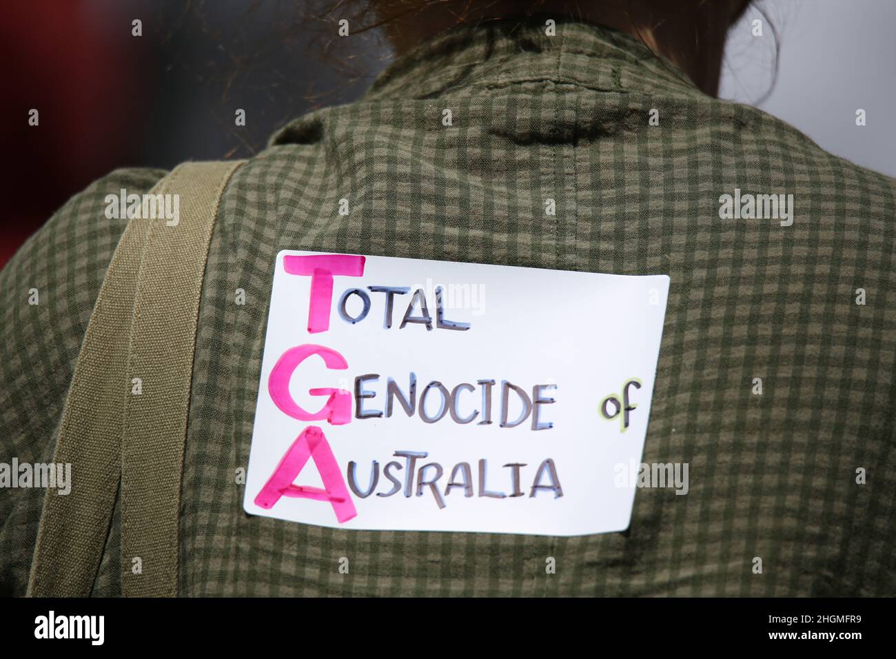 Sydney, Australien. 22nd. Januar 2022. Im Rahmen der World Wide Rally for Freedom marschierten Demonstranten, die für die Freiheit und gegen obligatorische Impfstoffe und medizinische Apartheid kämpfen, von der Station Strathfield zum Burwood Park. Im Bild: Ein Protestler im Burwood Park. Kredit: Richard Milnes/Alamy Live Nachrichten Stockfoto