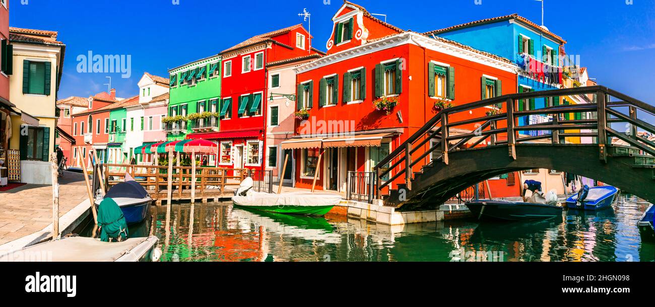 Die buntesten Orte (Städte) - Burano Insel, Dorf mit lebendigen Häusern in der Nähe von Venedig, Italien Reisen und Sehenswürdigkeiten Stockfoto