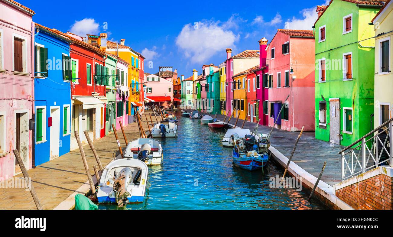 Die farbenprächtigsten traditionellen Fischerdorf (Dorf) Burano Insel in der Nähe von Venedig. Italien Reisen und Sehenswürdigkeiten Stockfoto