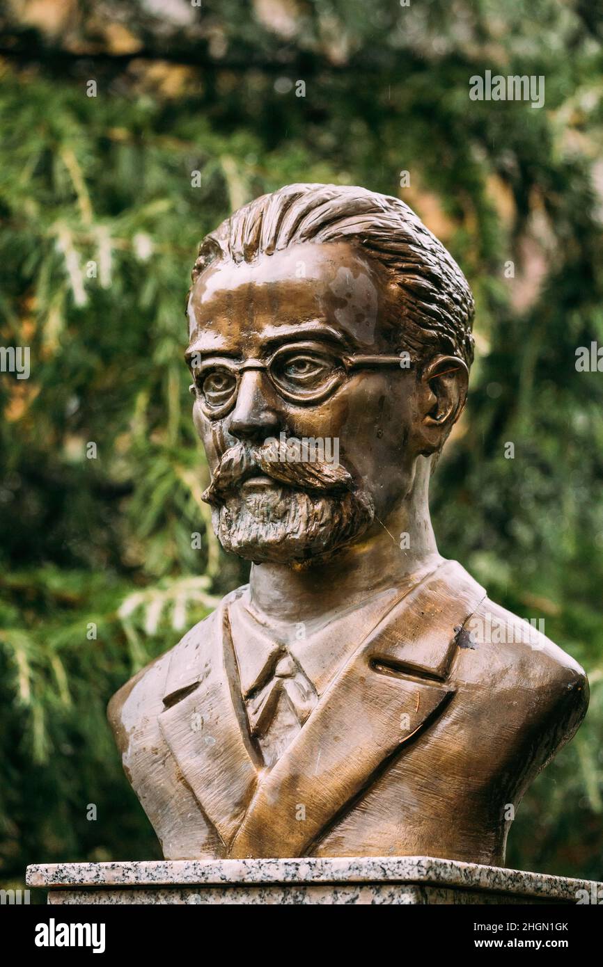 Borjomi, Samtskhe-Javakheti, Georgien. Denkmal In Der Nähe Des Bahnhofs Borjomi Parki Für Litauischen Ingenieur, Dramatiker, Prosaschriftsteller Und Publizist - Stockfoto